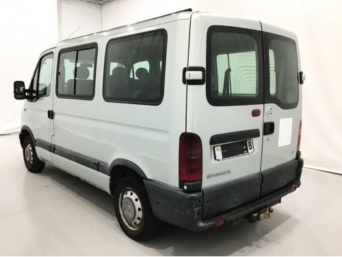 Характеристики минивэна Nissan Interstar 2.5 dCi MT Bus L3H2 3.9t (02.2002 - 08.2003): фото, места, вместимость, скорость, двигатель, топливо, отзывы