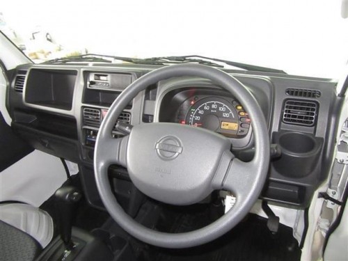 Характеристики грузового автомобиля Nissan NT100 Clipper 660 DX (11.2017 - 07.2021): фото, грузоподъемность, масса, скорость, двигатель, топливо, отзывы