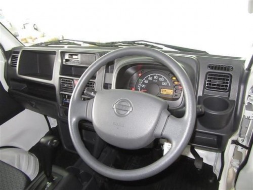 Характеристики грузового автомобиля Nissan NT100 Clipper 660 DX 4WD (08.2021 - 03.2022): фото, грузоподъемность, масса, скорость, двигатель, топливо, отзывы