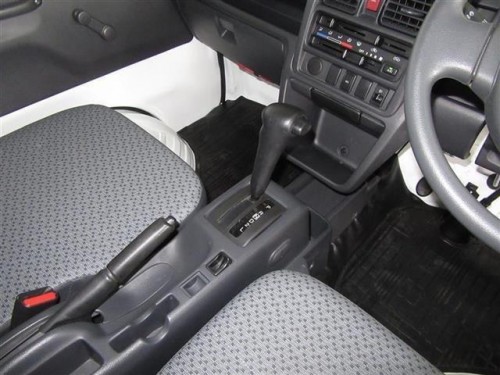 Характеристики грузового автомобиля Nissan NT100 Clipper 660 DX 4WD (04.2022 - н.в.): фото, грузоподъемность, масса, скорость, двигатель, топливо, отзывы
