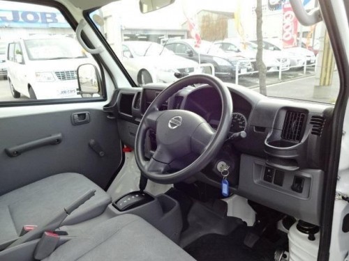 Характеристики бортового грузовика Nissan NT100 Clipper 660 Panel Van (01.2012 - 11.2013): фото, грузоподъемность, масса, скорость, двигатель, топливо, отзывы