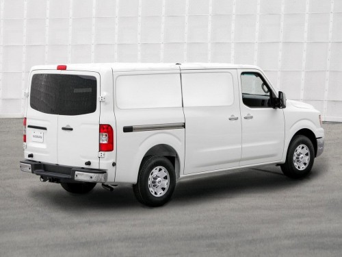 Характеристики грузового фургона Nissan NV 4.0 AT S/SV Standard Roof (05.2011 - н.в.): фото, размеры, грузоподъемность, масса, скорость, двигатель, топливо, отзывы