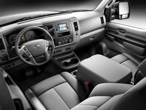 Характеристики грузового фургона Nissan NV 4.0 AT S/SV Standard Roof (05.2011 - н.в.): фото, размеры, грузоподъемность, масса, скорость, двигатель, топливо, отзывы