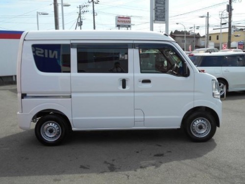 Характеристики минивэна Nissan NV100 Clipper 660 DX (05.2017 - 05.2019): фото, места, вместимость, скорость, двигатель, топливо, отзывы