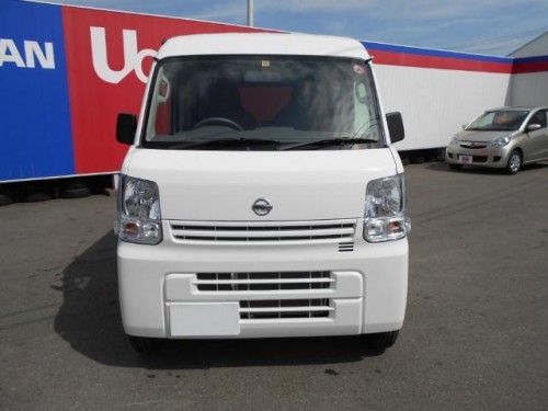 Характеристики минивэна Nissan NV100 Clipper 660 DX Safety Package High Roof 4WD (09.2021 - 03.2022): фото, места, вместимость, скорость, двигатель, топливо, отзывы
