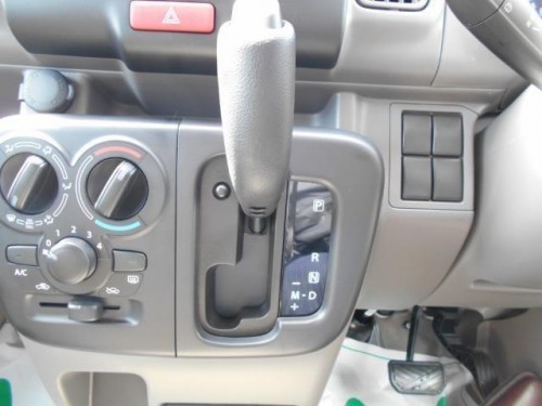 Характеристики минивэна Nissan NV100 Clipper 660 DX Safety Package High Roof 4WD (04.2022 - н.в.): фото, места, вместимость, скорость, двигатель, топливо, отзывы