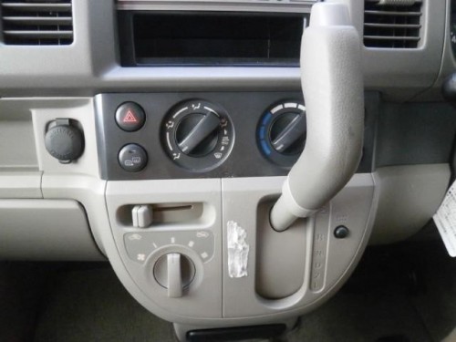 Характеристики грузового фургона Nissan NV100 Clipper 660 DX (12.2013 - 02.2015): фото, размеры, грузоподъемность, масса, скорость, двигатель, топливо, отзывы