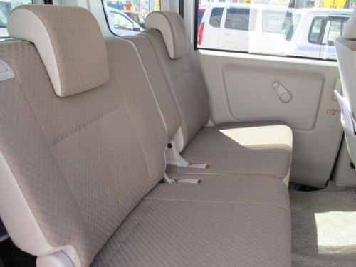 Характеристики грузового фургона Nissan NV100 Clipper 660 DX (12.2013 - 02.2015): фото, размеры, грузоподъемность, масса, скорость, двигатель, топливо, отзывы