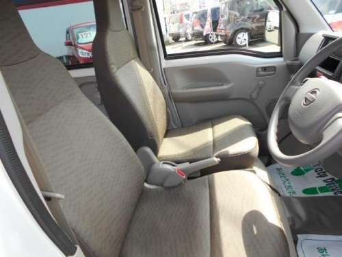 Характеристики цельнометаллического фургона Nissan NV100 Clipper 660 GX High Roof (03.2015 - 01.2016): фото, размеры, грузоподъемность, масса, скорость, двигатель, топливо, отзывы