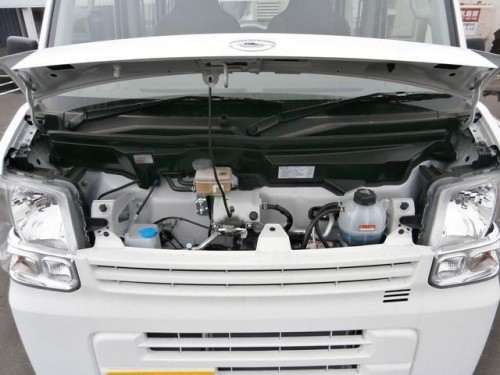 Характеристики цельнометаллического фургона Nissan NV100 Clipper 660 DX GL Package High Roof (03.2015 - 01.2016): фото, размеры, грузоподъемность, масса, скорость, двигатель, топливо, отзывы