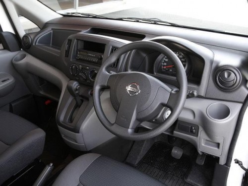 Характеристики минивэна Nissan NV200 1.6 DX (2-seater) (05.2009 - 05.2012): фото, места, вместимость, скорость, двигатель, топливо, отзывы