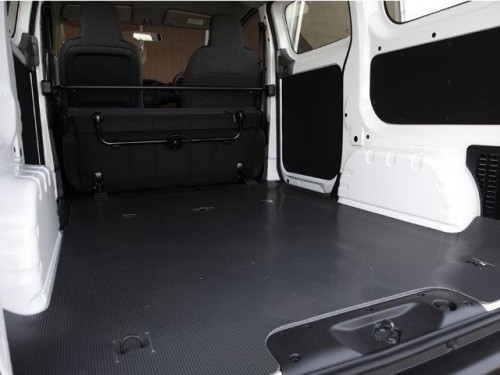 Характеристики минивэна Nissan NV200 1.6 DX (2-seater) (10.2014 - 12.2015): фото, места, вместимость, скорость, двигатель, топливо, отзывы