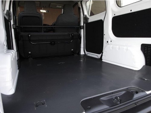 Характеристики минивэна Nissan NV200 1.6 Chaircab for 2 Wheelchairs (10.2014 - 12.2015): фото, места, вместимость, скорость, двигатель, топливо, отзывы