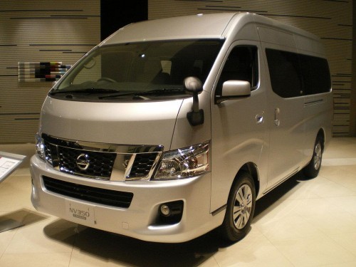 Характеристики минивэна Nissan NV350 Caravan 2.5 DX Super Long Body Wide High Roof (11.2016 - 06.2017): фото, места, вместимость, скорость, двигатель, топливо, отзывы