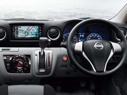 Характеристики минивэна Nissan NV350 Caravan Van 2.5 VX Long Body Diesel Turbo (07.2017 - 03.2022): фото, места, вместимость, скорость, двигатель, топливо, отзывы