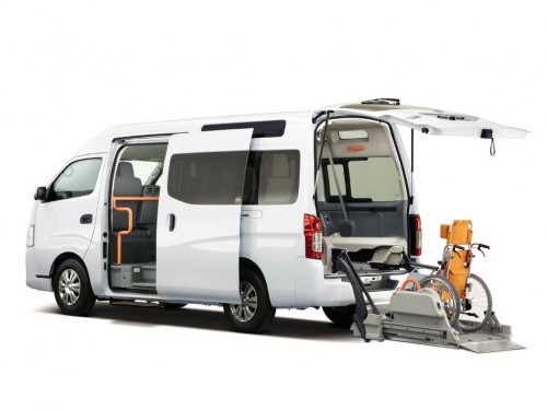 Характеристики минивэна Nissan NV350 Caravan Van 2.5 VX Long Body Diesel Turbo (07.2017 - 03.2022): фото, места, вместимость, скорость, двигатель, топливо, отзывы