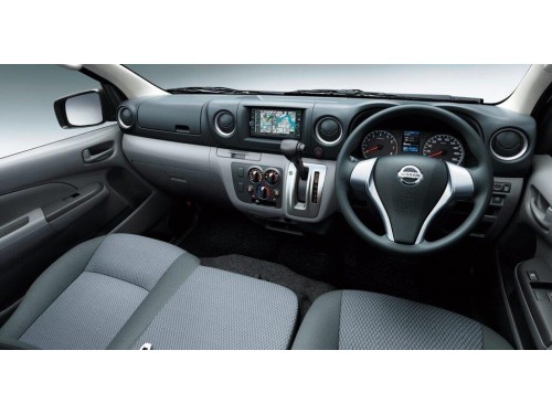 Характеристики минивэна Nissan NV350 Caravan Van 2.5 VX Long Body Diesel Turbo (07.2017 - 03.2022): фото, места, вместимость, скорость, двигатель, топливо, отзывы