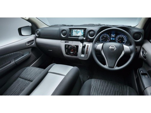 Характеристики минивэна Nissan NV350 Caravan Van 2.5 VX Long Body Diesel Turbo 4WD (07.2017 - 03.2022): фото, места, вместимость, скорость, двигатель, топливо, отзывы