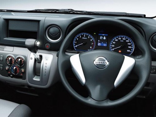 Характеристики минивэна Nissan NV350 Caravan 2.0 Route Van DX Long Body (5 door) (06.2012 - 01.2016): фото, места, вместимость, скорость, двигатель, топливо, отзывы
