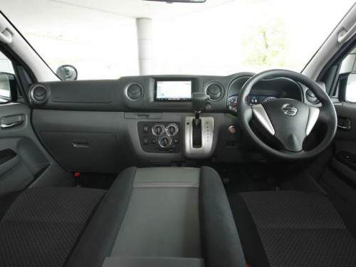Характеристики минивэна Nissan NV350 Caravan 2.0 Route Van DX Long Body (5 door) (06.2012 - 01.2016): фото, места, вместимость, скорость, двигатель, топливо, отзывы