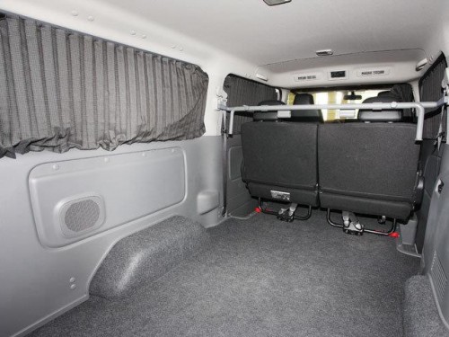 Характеристики минивэна Nissan NV350 Caravan 2.0 Route Van DX Long Body (5 door) (06.2012 - 01.2016): фото, места, вместимость, скорость, двигатель, топливо, отзывы