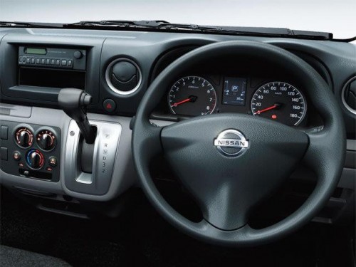Характеристики минивэна Nissan NV350 Caravan 2.0 Route Van DX Long Body (5 door) (06.2012 - 01.2016): фото, места, вместимость, скорость, двигатель, топливо, отзывы