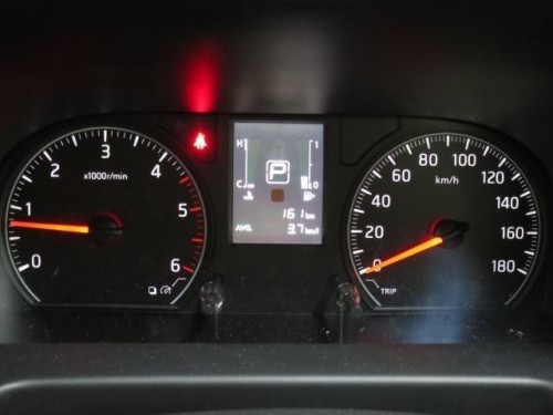 Характеристики минивэна Nissan NV350 Caravan 2.0 Route Van DX Long Body (5 door) (06.2012 - 01.2016): фото, места, вместимость, скорость, двигатель, топливо, отзывы