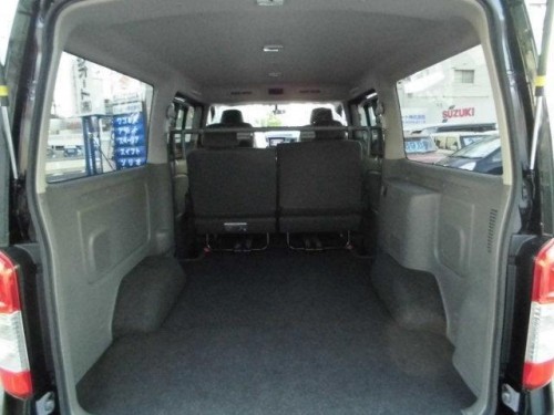 Характеристики минивэна Nissan NV350 Caravan 2.0 DX Long Body (4 door 6 seat) (06.2012 - 01.2016): фото, места, вместимость, скорость, двигатель, топливо, отзывы