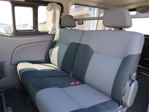 Характеристики минивэна Nissan NV350 Caravan 2.0 DX Emergency Brake Package Long Body (4 door 9 seat) (02.2016 - 10.2016): фото, места, вместимость, скорость, двигатель, топливо, отзывы