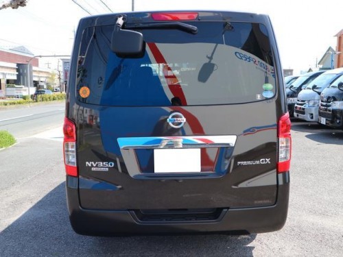Характеристики минивэна Nissan NV350 Caravan 2.0 DX Emergency Brake Package Long Body (5 door 6 seat) (02.2016 - 10.2016): фото, места, вместимость, скорость, двигатель, топливо, отзывы