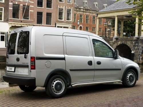 Характеристики цельнометаллического фургона Opel Combo 1.3 CDTI ecoFlex MT (07.2008 - 09.2011): фото, размеры, грузоподъемность, масса, скорость, двигатель, топливо, отзывы