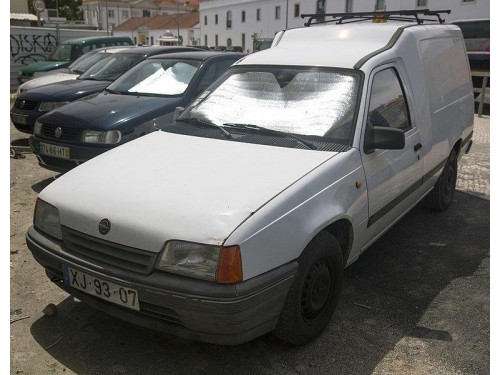 Характеристики грузового фургона Opel Kadett 1.4i MT (01.1989 - 08.1993): фото, размеры, грузоподъемность, масса, скорость, двигатель, топливо, отзывы