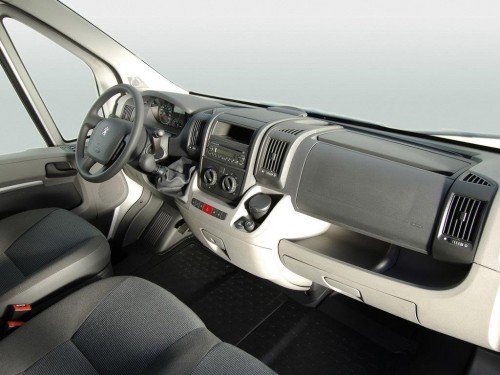 Характеристики грузового фургона Peugeot Boxer 2.2 HDi MT L3H2 333 (07.2006 - 08.2014): фото, размеры, грузоподъемность, масса, скорость, двигатель, топливо, отзывы