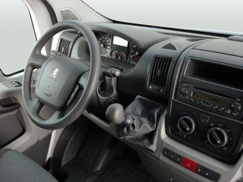 Характеристики грузового фургона Peugeot Boxer 2.2 HDi MT L3H2 333 (07.2006 - 08.2014): фото, размеры, грузоподъемность, масса, скорость, двигатель, топливо, отзывы