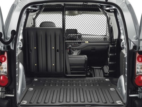 Характеристики цельнометаллического фургона Peugeot Partner 1.6 HDi MT L2 (05.2012 - 04.2015): фото, размеры, грузоподъемность, масса, скорость, двигатель, топливо, отзывы