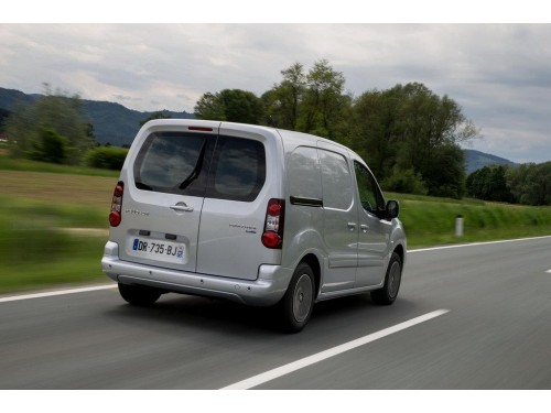 Характеристики грузового фургона Peugeot Partner 1.6 HDi MT L1 (11.2020 - н.в.): фото, размеры, грузоподъемность, масса, скорость, двигатель, топливо, отзывы