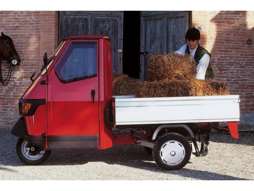 Характеристики бортового грузовика Piaggio Ape Ape 50 SSR Long (07.1996 - н.в.): фото, грузоподъемность, масса, скорость, двигатель, топливо, отзывы