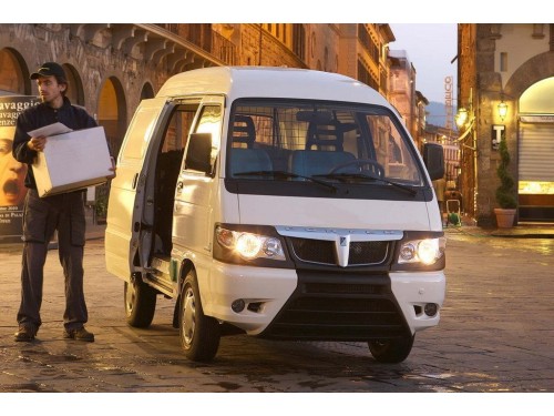 Характеристики цельнометаллического фургона Piaggio Porter 1.3 MT Eco-Power Base 1.5t (11.2009 - 10.2015): фото, размеры, грузоподъемность, масса, скорость, двигатель, топливо, отзывы
