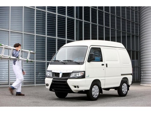 Характеристики цельнометаллического фургона Piaggio Porter 1.3 MT 4x4 Multitech Base 1.5t (11.2009 - 10.2015): фото, размеры, грузоподъемность, масса, скорость, двигатель, топливо, отзывы