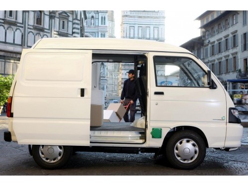 Характеристики цельнометаллического фургона Piaggio Porter 1.3 MT Eco-Power Base 1.7t (11.2009 - 10.2015): фото, размеры, грузоподъемность, масса, скорость, двигатель, топливо, отзывы