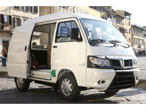 Характеристики цельнометаллического фургона Piaggio Porter 1.3 MT Eco-Power Extra 1.7t (11.2009 - 10.2015): фото, размеры, грузоподъемность, масса, скорость, двигатель, топливо, отзывы