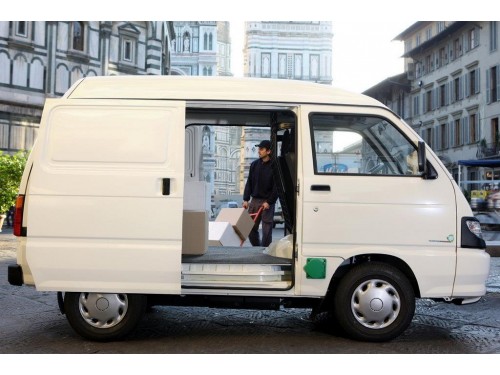 Характеристики цельнометаллического фургона Piaggio Porter 1.3 MT Eco-Power Extra 1.7t (11.2009 - 10.2015): фото, размеры, грузоподъемность, масса, скорость, двигатель, топливо, отзывы