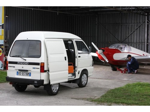 Характеристики цельнометаллического фургона Piaggio Porter 1.3 MT Eco-Power Extra 1.7t (11.2009 - 10.2015): фото, размеры, грузоподъемность, масса, скорость, двигатель, топливо, отзывы