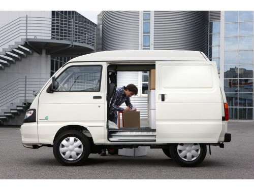 Характеристики цельнометаллического фургона Piaggio Porter 1.3 MT Eco-Power Extra 1.7t (11.2009 - 10.2015): фото, размеры, грузоподъемность, масса, скорость, двигатель, топливо, отзывы