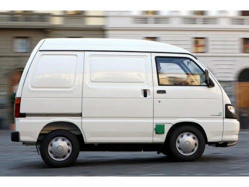 Характеристики цельнометаллического фургона Piaggio Porter 1.3 MT 4x4 Multitech Extra 1.7t (11.2009 - 10.2015): фото, размеры, грузоподъемность, масса, скорость, двигатель, топливо, отзывы