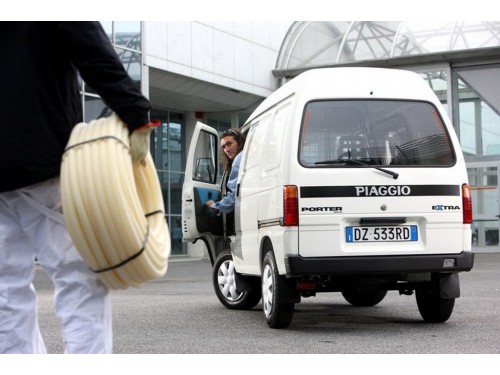 Характеристики цельнометаллического фургона Piaggio Porter 1.3 MT 4x4 Multitech Extra 1.7t (11.2009 - 10.2015): фото, размеры, грузоподъемность, масса, скорость, двигатель, топливо, отзывы