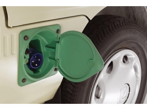 Характеристики бортового грузовика Piaggio Porter 1.3 MT Eco-Power 1.7t short deck (11.2009 - 10.2015): фото, грузоподъемность, масса, скорость, двигатель, топливо, отзывы