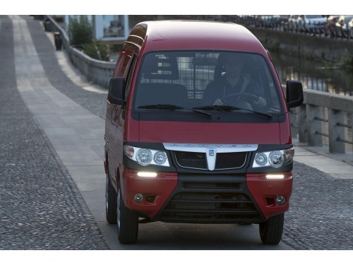 Характеристики цельнометаллического фургона Piaggio Porter 11kW Electro Base (11.2015 - н.в.): фото, размеры, грузоподъемность, масса, скорость, двигатель, топливо, отзывы