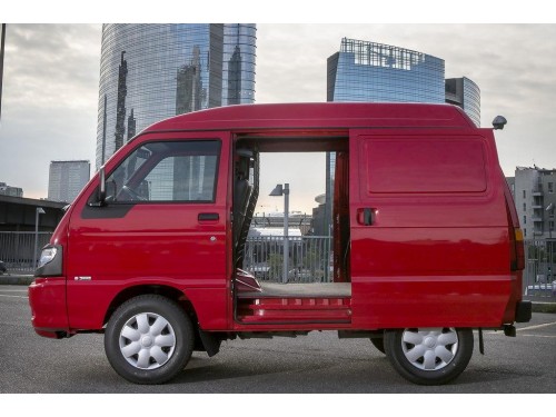 Характеристики цельнометаллического фургона Piaggio Porter 11kW Electro Base (11.2015 - н.в.): фото, размеры, грузоподъемность, масса, скорость, двигатель, топливо, отзывы