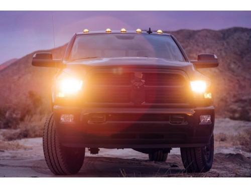 Характеристики бортового грузовика Ram 2500 5.7 AT 4x2 Laramie Crew Cab Short Box SRW (09.2013 - 02.2019): фото, грузоподъемность, масса, скорость, двигатель, топливо, отзывы